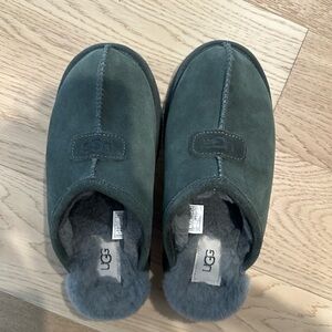 Size 6 women’s forest green platform uggs